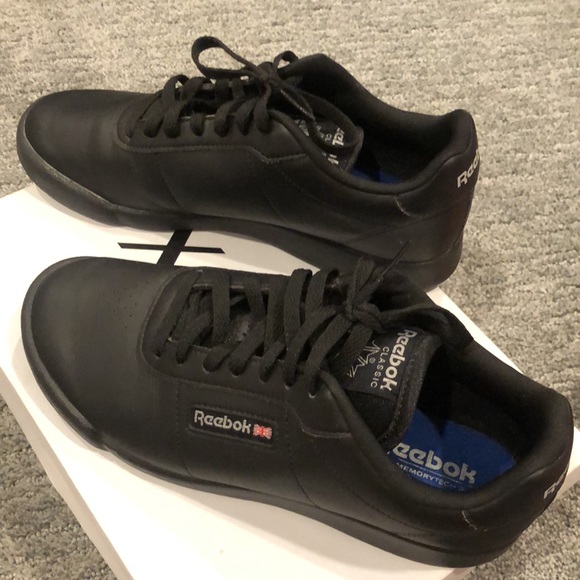 All black Reebok classic - Picture 3 of 5